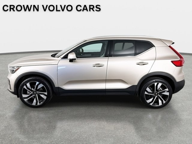 2023 Volvo XC40 Plus Bright Theme