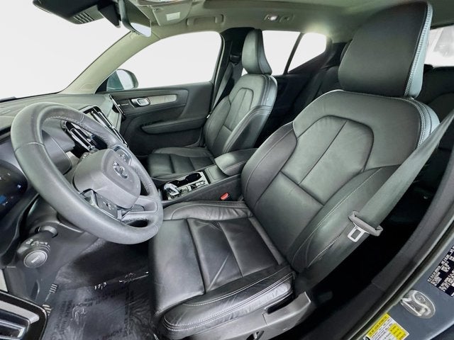 2023 Volvo XC40 Plus Bright Theme