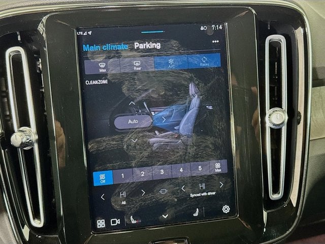 2023 Volvo XC40 Plus Bright Theme