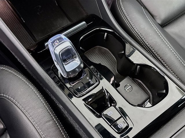 2023 Volvo XC40 Plus Bright Theme