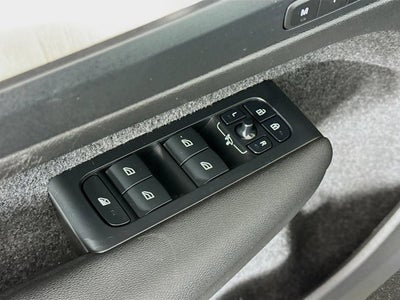 2023 Volvo XC40 Plus Bright Theme