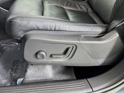 2023 Volvo XC40 Plus Bright Theme