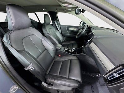 2023 Volvo XC40 Plus Bright Theme