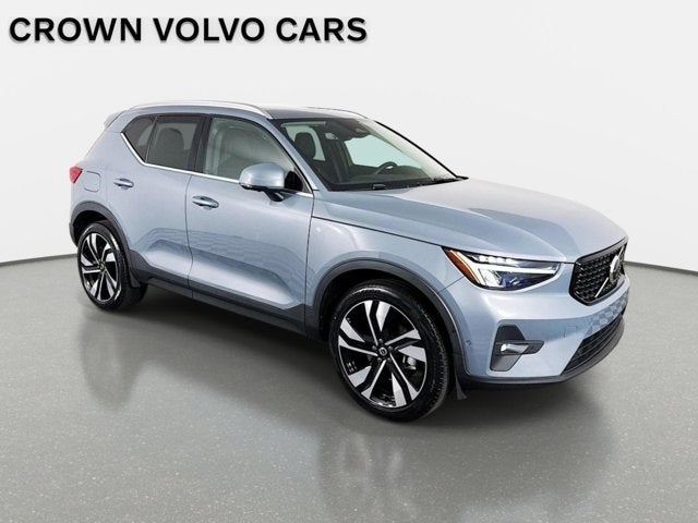 2023 Volvo XC40 Plus Bright Theme
