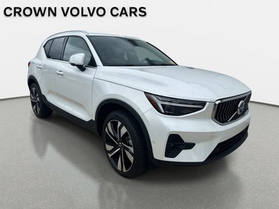 2025 Volvo XC40 Ultra Bright Theme