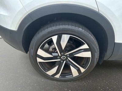 2025 Volvo XC40 Ultra Bright Theme