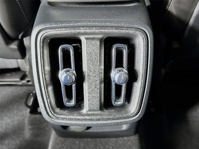 2024 Volvo XC40 Ultimate Bright Theme