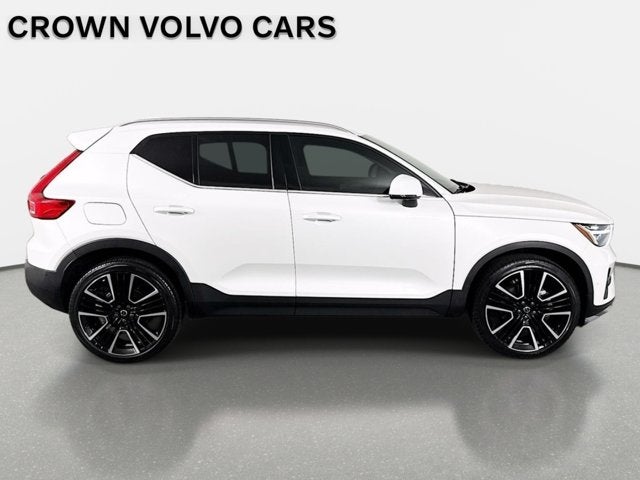 2024 Volvo XC40 Ultimate Bright Theme