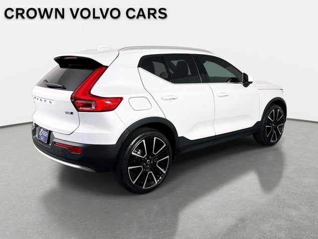 2024 Volvo XC40 Ultimate Bright Theme