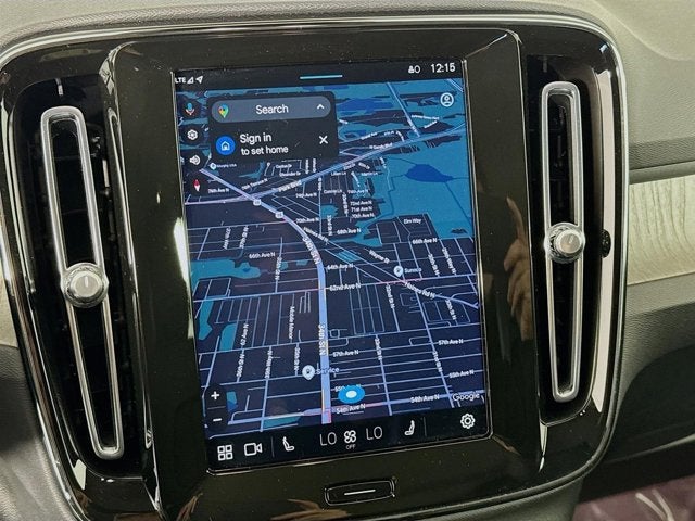 2024 Volvo XC40 Ultimate Bright Theme