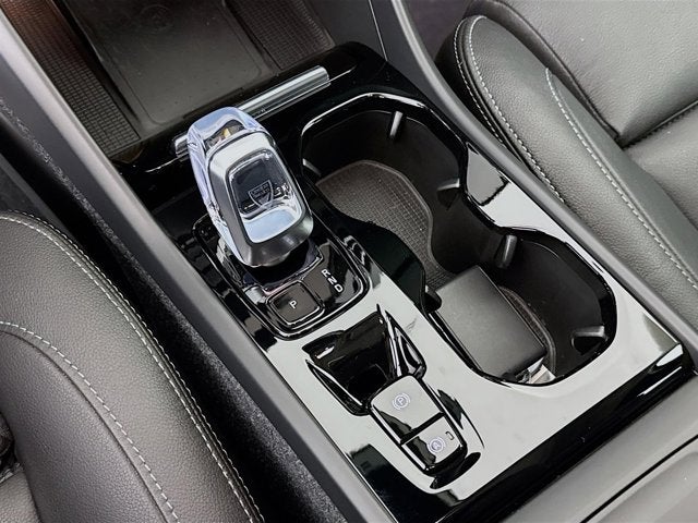 2024 Volvo XC40 Ultimate Bright Theme