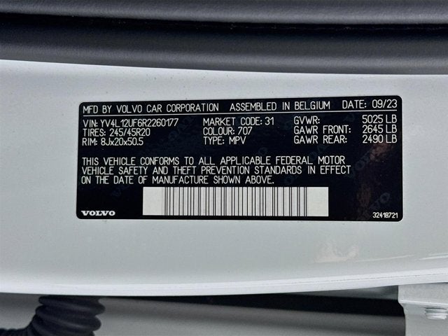 2024 Volvo XC40 Ultimate Bright Theme