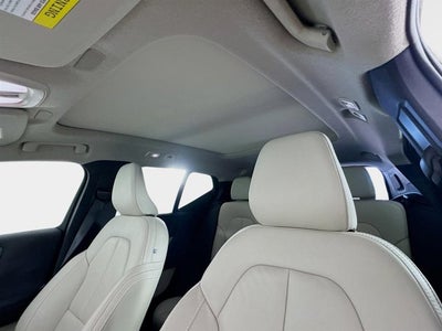 2023 Volvo XC40 Plus Dark Theme