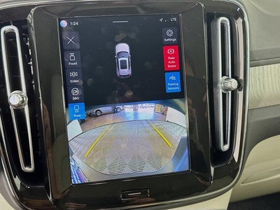 2023 Volvo XC40 Plus Dark Theme