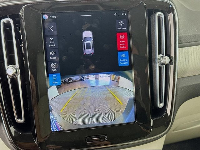 2023 Volvo XC40 Plus Dark Theme