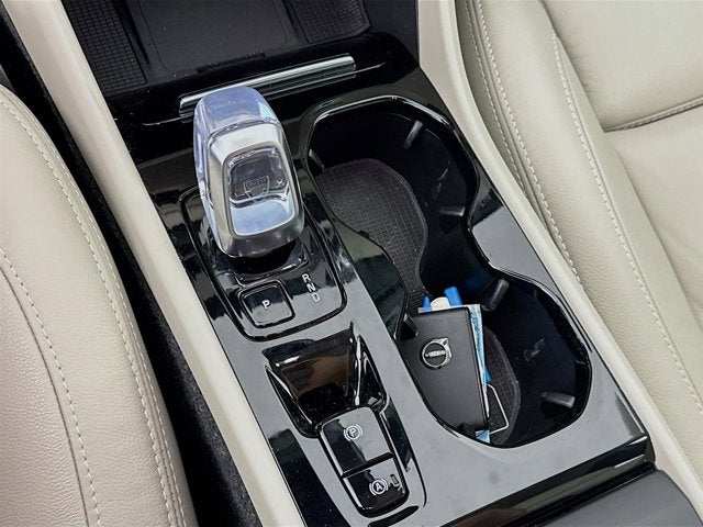 2023 Volvo XC40 Plus Dark Theme