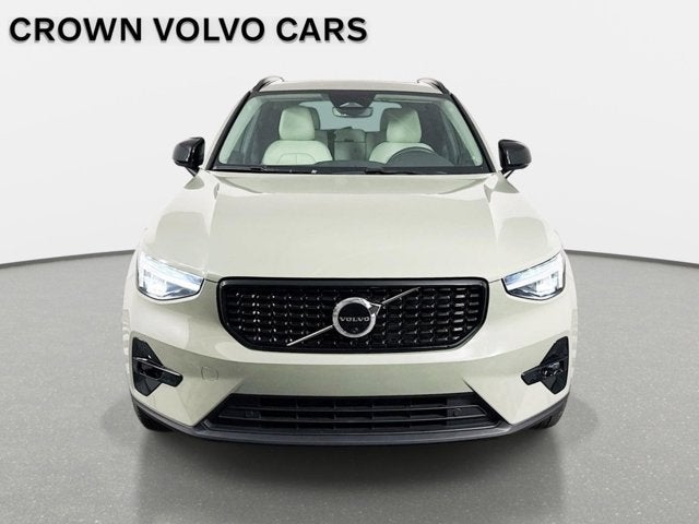 2023 Volvo XC40 Plus Dark Theme