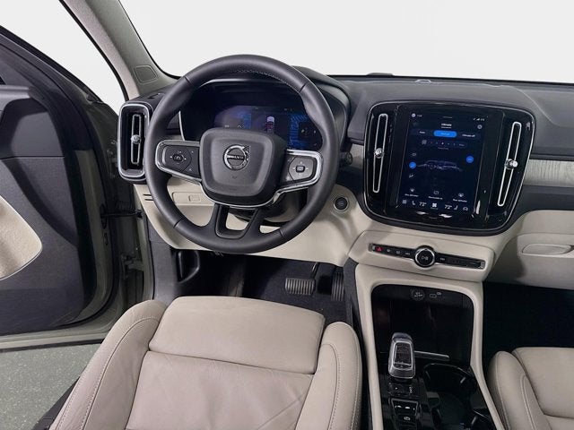 2023 Volvo XC40 Plus Dark Theme