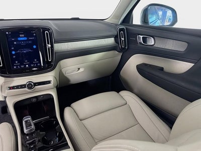 2023 Volvo XC40 Plus Dark Theme