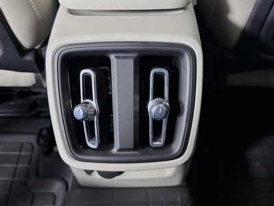 2023 Volvo XC40 Plus Dark Theme