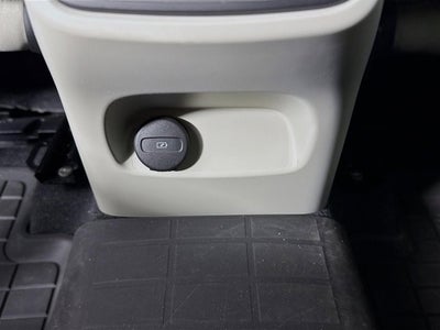 2023 Volvo XC40 Plus Dark Theme