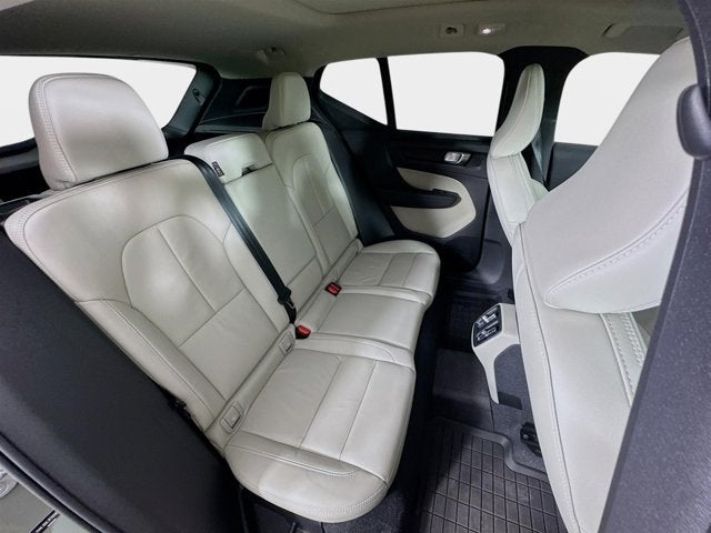 2023 Volvo XC40 Plus Dark Theme