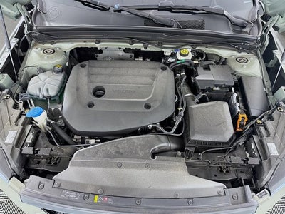2023 Volvo XC40 Plus Dark Theme