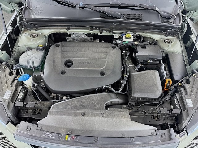 2023 Volvo XC40 Plus Dark Theme