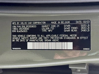 2023 Volvo XC40 Plus Dark Theme