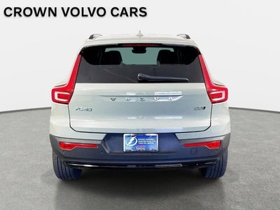 2023 Volvo XC40 Plus Dark Theme