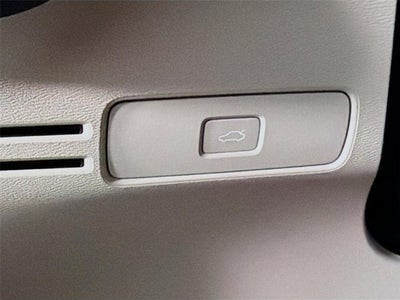 2024 Volvo XC40 Plus Dark Theme