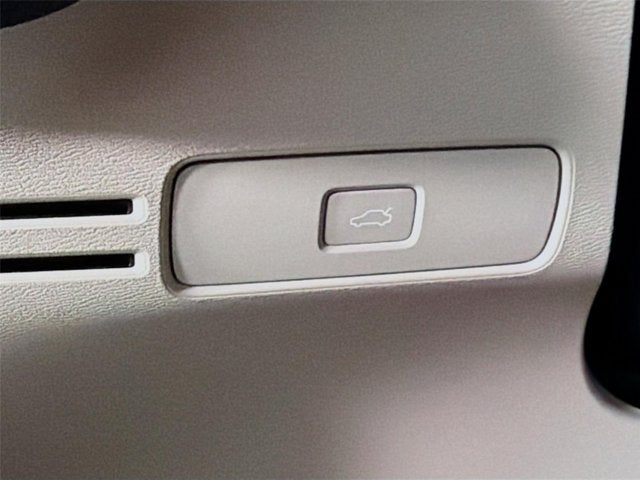 2024 Volvo XC40 Plus Dark Theme