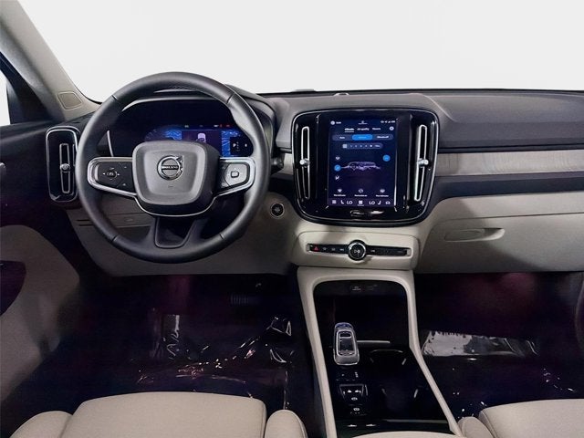 2024 Volvo XC40 Plus Dark Theme