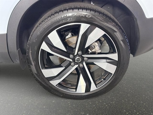 2024 Volvo XC40 Plus Dark Theme
