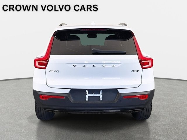 2024 Volvo XC40 Plus Dark Theme