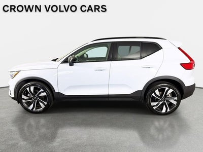 2024 Volvo XC40 Plus Dark Theme