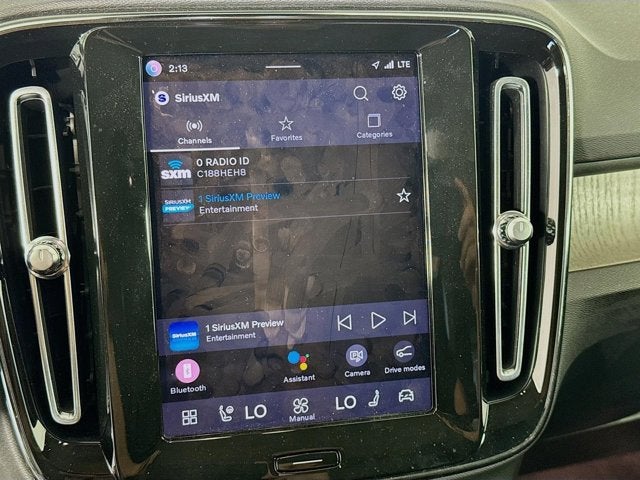 2023 Volvo XC40 Plus Bright Theme