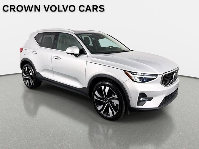 2023 Volvo XC40 Plus Bright Theme