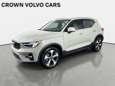2023 Volvo XC40 Plus Bright Theme