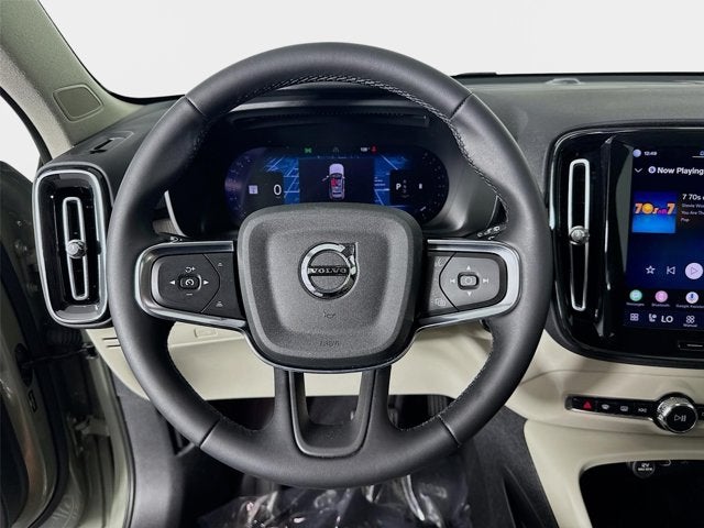 2023 Volvo XC40 Plus Bright Theme