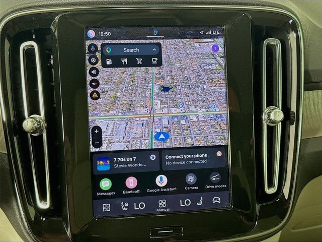 2023 Volvo XC40 Plus Bright Theme