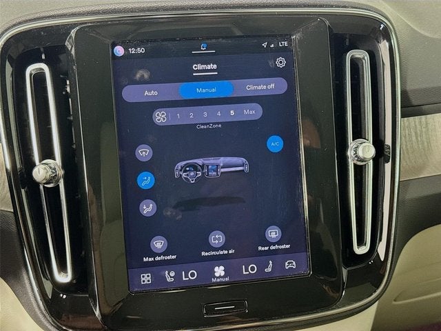 2023 Volvo XC40 Plus Bright Theme