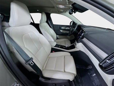 2023 Volvo XC40 Plus Bright Theme