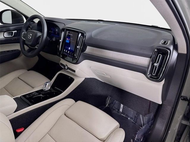 2023 Volvo XC40 Plus Bright Theme