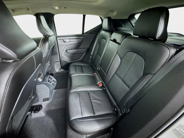 2023 Volvo XC40 Plus Bright Theme