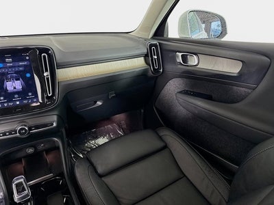 2023 Volvo XC40 Plus Bright Theme