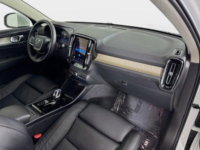 2023 Volvo XC40 Plus Bright Theme
