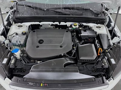 2023 Volvo XC40 Plus Bright Theme