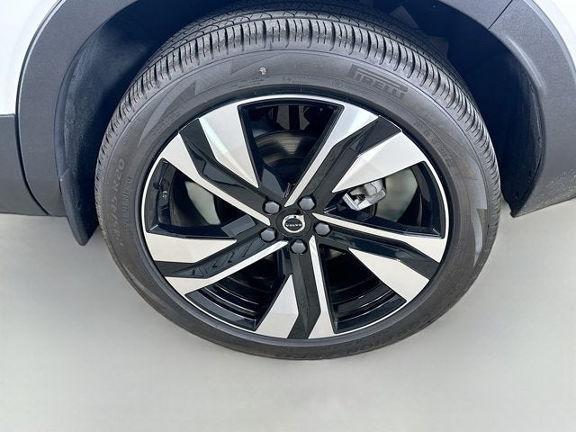 2023 Volvo XC40 Plus Bright Theme