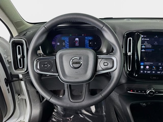2023 Volvo XC40 Plus Bright Theme